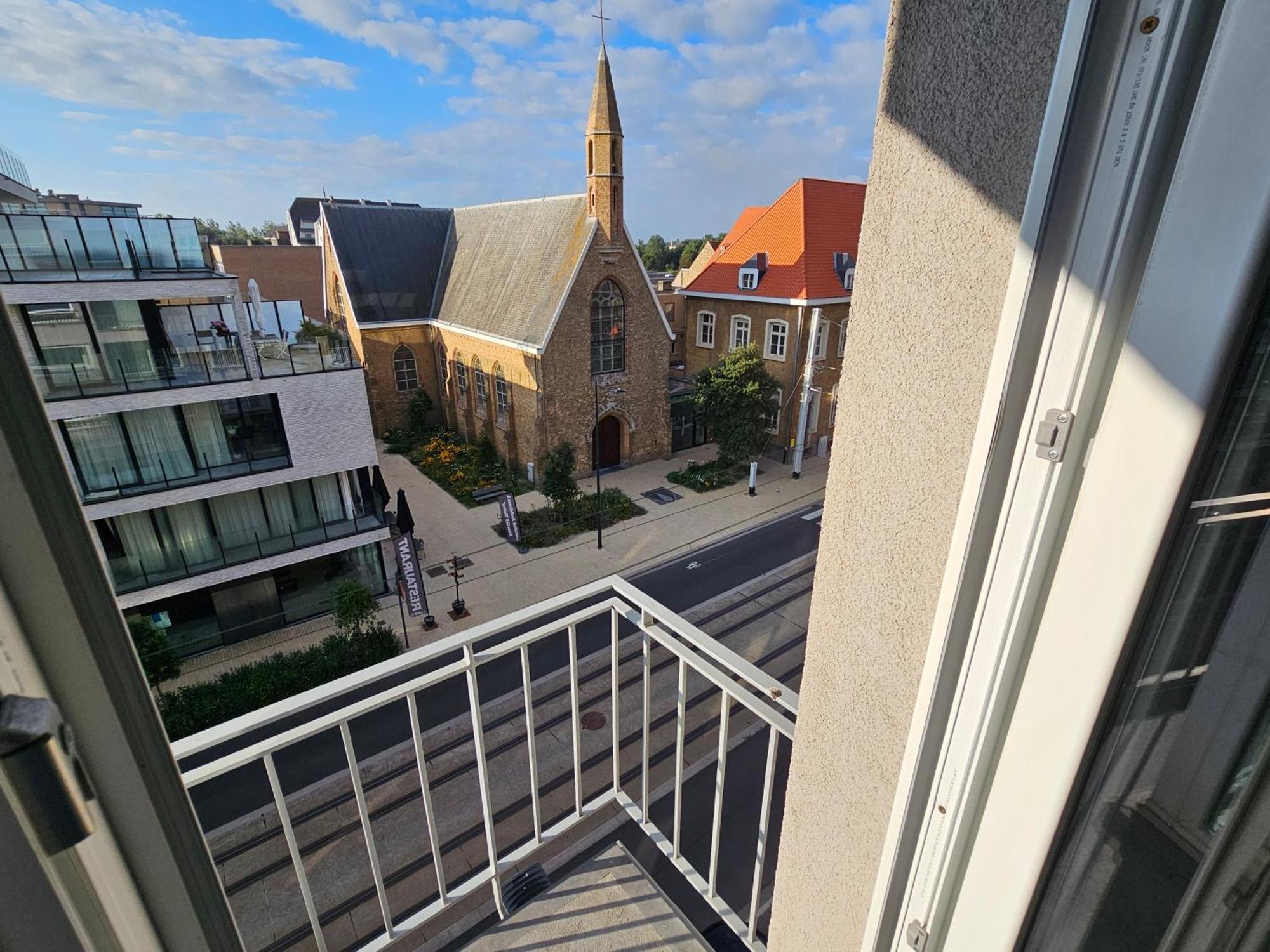 Cote A L'Oostduinkerke Met Gratis Garage Apartment Bagian luar foto